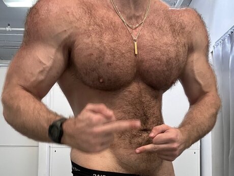 URMUSCLEGOD nude star img