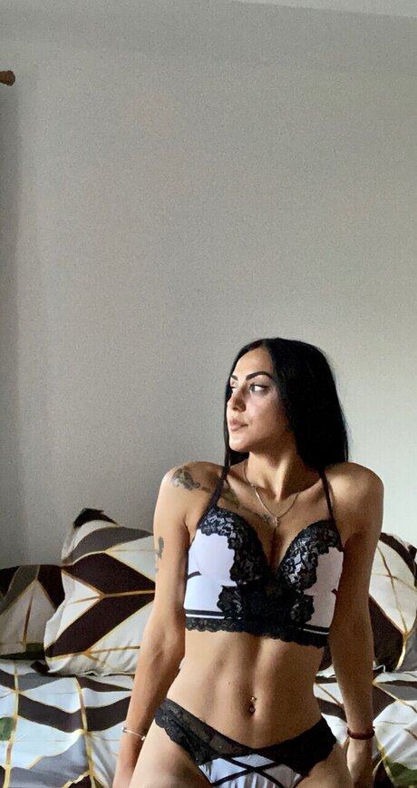 Ela Giurgiuca star hot img