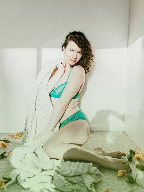 m i n e r v a_ nude actress images