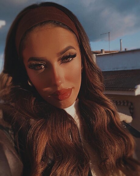 Ami erotic actress photo