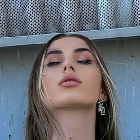 Eva Mentas model picture