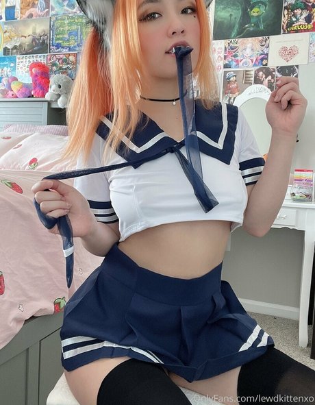 Lewdkittenxo model hd photo
