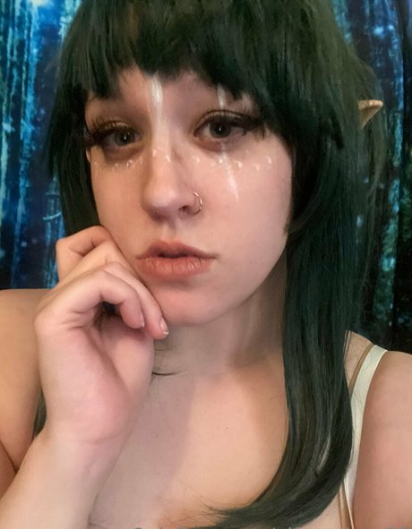 elfcosplays96 model top pic