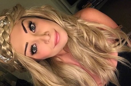 Charlotte Fox star top image