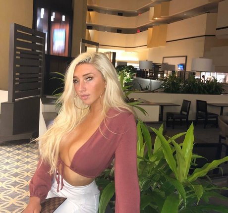 Sarah Baer adult actress pic