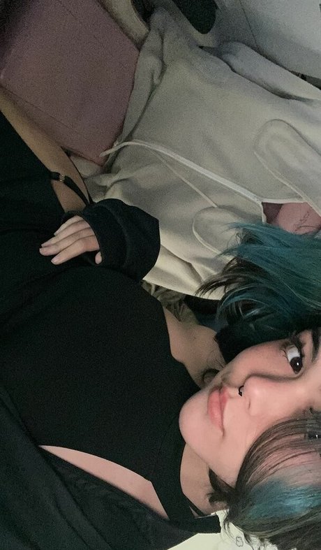 Say Cat Pe pretty actress pic