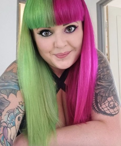 Gothabilly queen pornstar high quality img