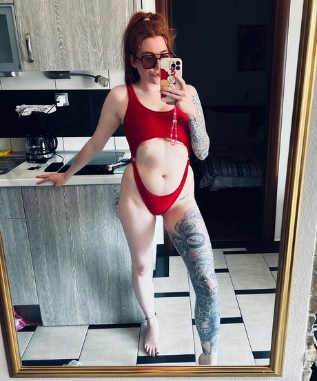 Molly Capper nudes star archive