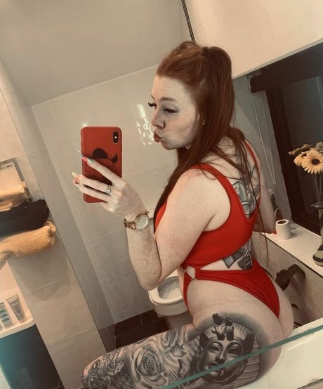 Molly Capper sex model gallery