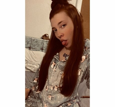 Molly Capper star nudes pics