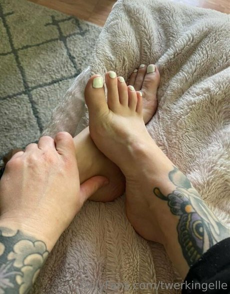 twerkingelle pornstar xxx gallery