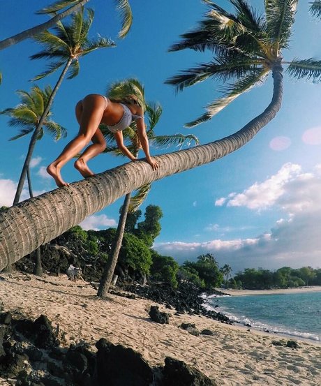 Regina Hunt beautiful model img