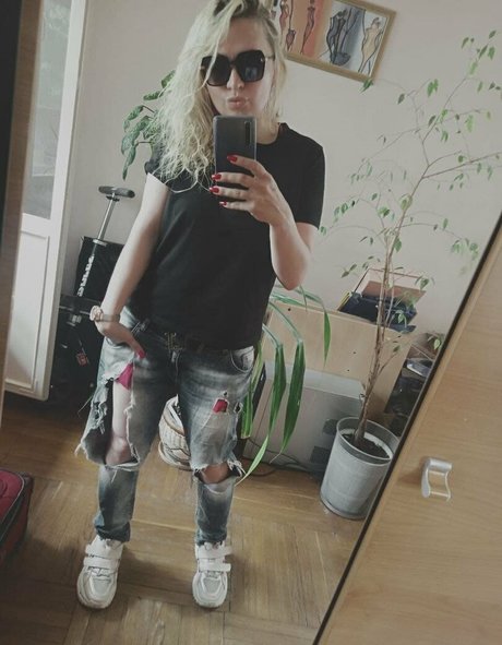 anna bellla model perfect pics