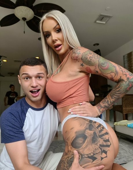 blondiebombxxx model hd galleries