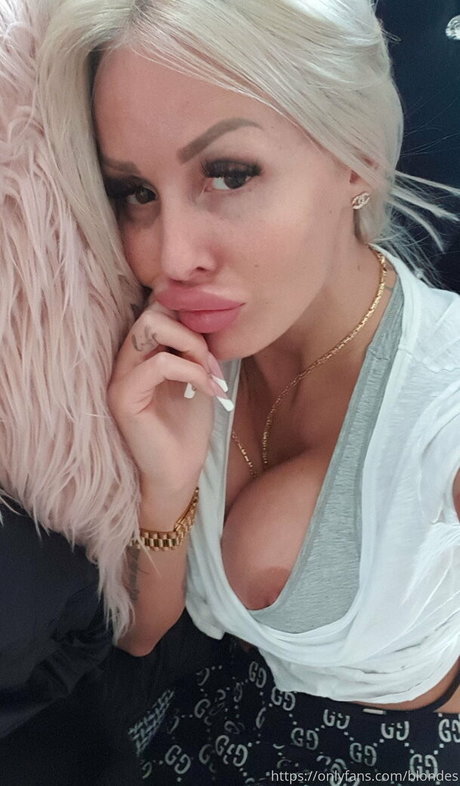 blondiebombxxx high quality pornstar pics