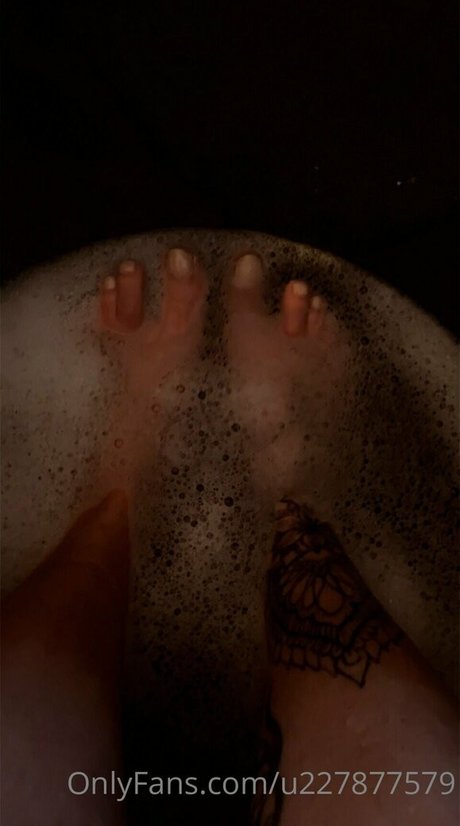 miss sexy feet erotic model picture