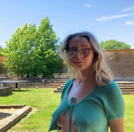 Millllievanillllie beautiful model pics