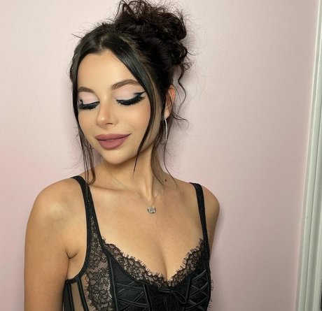 Ellise pornstar nice picture