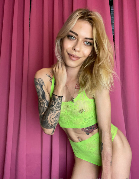 xlilagreyyfree naked star pics