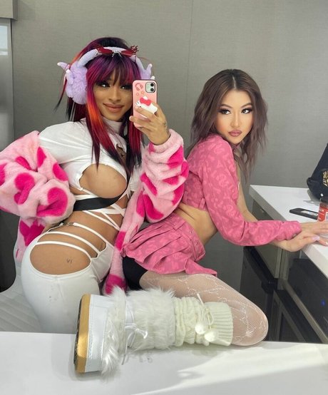 DJ Camgirl pornstar naked picture