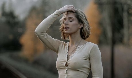 Emily Viuhkola nude model pictures