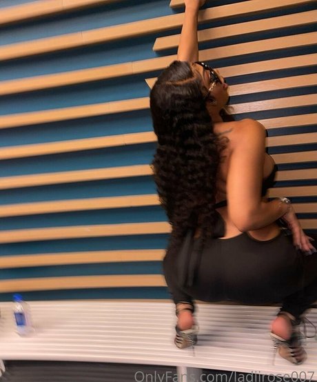 small cock shemale onlyfans porno archive