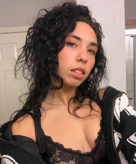 Indigo De Souza porn star pictures