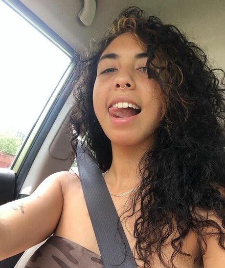 Indigo De Souza model art galleries