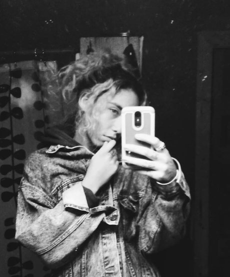 Indigo De Souza art pornstar pic