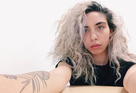 Indigo De Souza model hd image