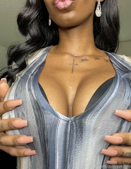 sakifree model erotic galleries