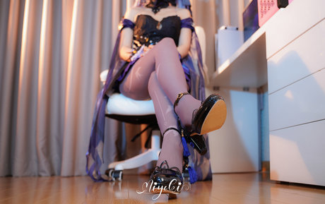 Misaki Suzuki nude actress pics