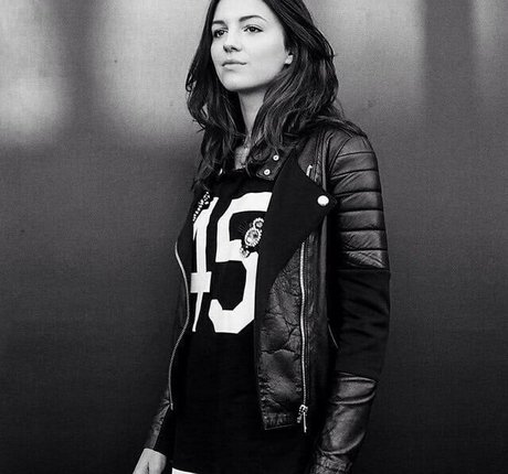 Ella Hunt star sexy img