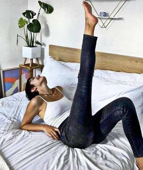 Ella Hunt nice model photos