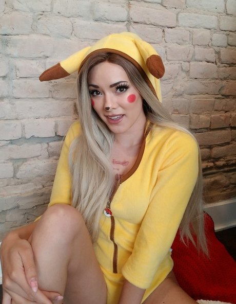 Joanie Brosas porn star photo