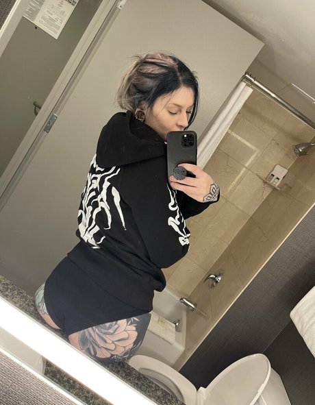 droptopsavage star high quality pics