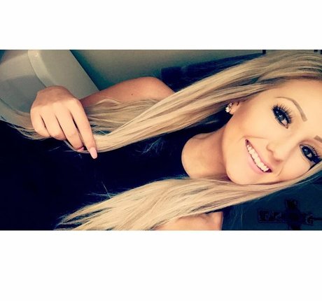 Amber BeIarski model top galleries