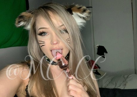 mcxccfree erotic model pic