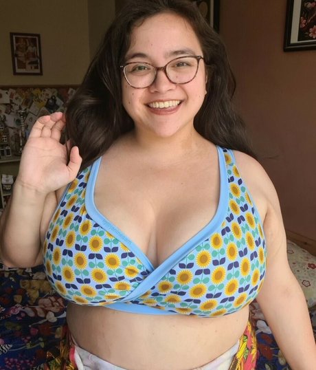 janineaam star photo