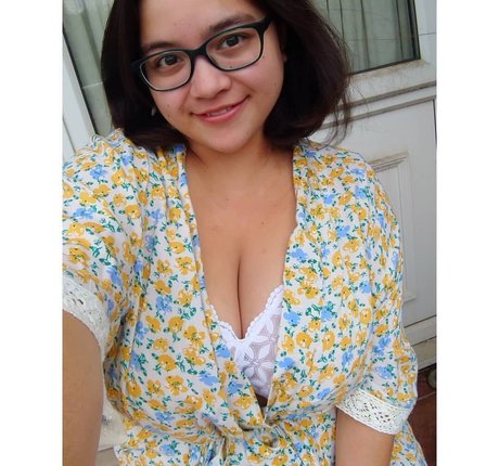 janineaam art model pics