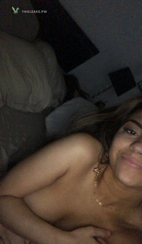 Vicky Escobar naked star img