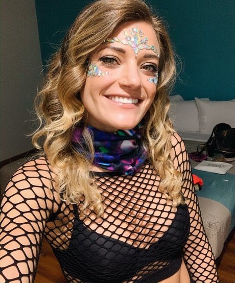 HannaH exclusive star pics