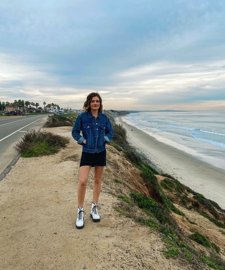 HannaH adult model photo