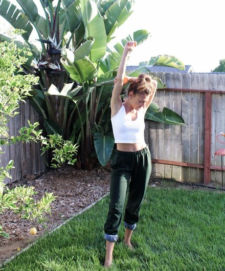 HannaH nude actress photo