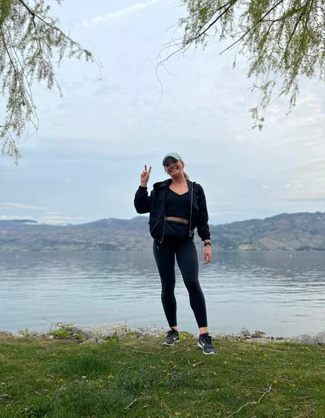 Olivia RumIey free model pictures