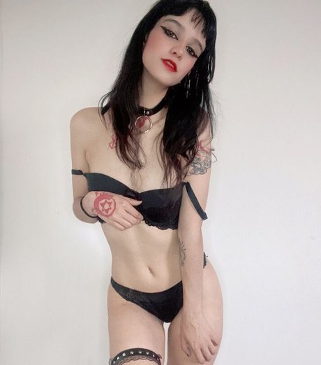 Vamplayla model xxx image