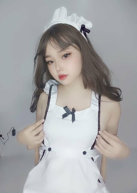 Mizaki Levi exclusive model photo