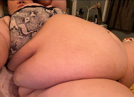 fatbellybabyy nude model galleries