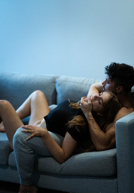 hotcoupleonshow erotic actress pic