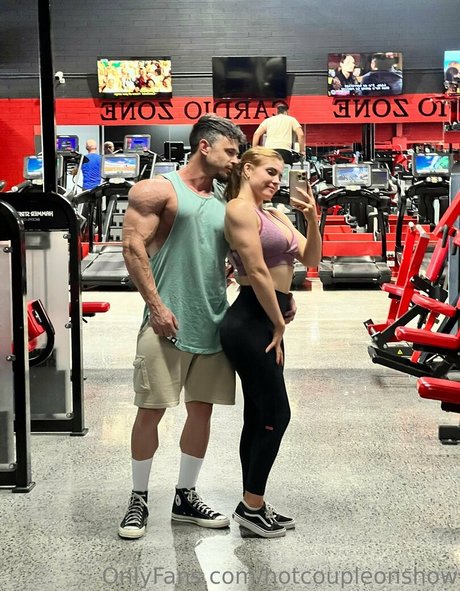 hotcoupleonshow adult actress pics